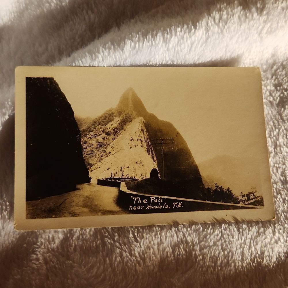 Vintage The Pali Honolulu Hawaii Postcard